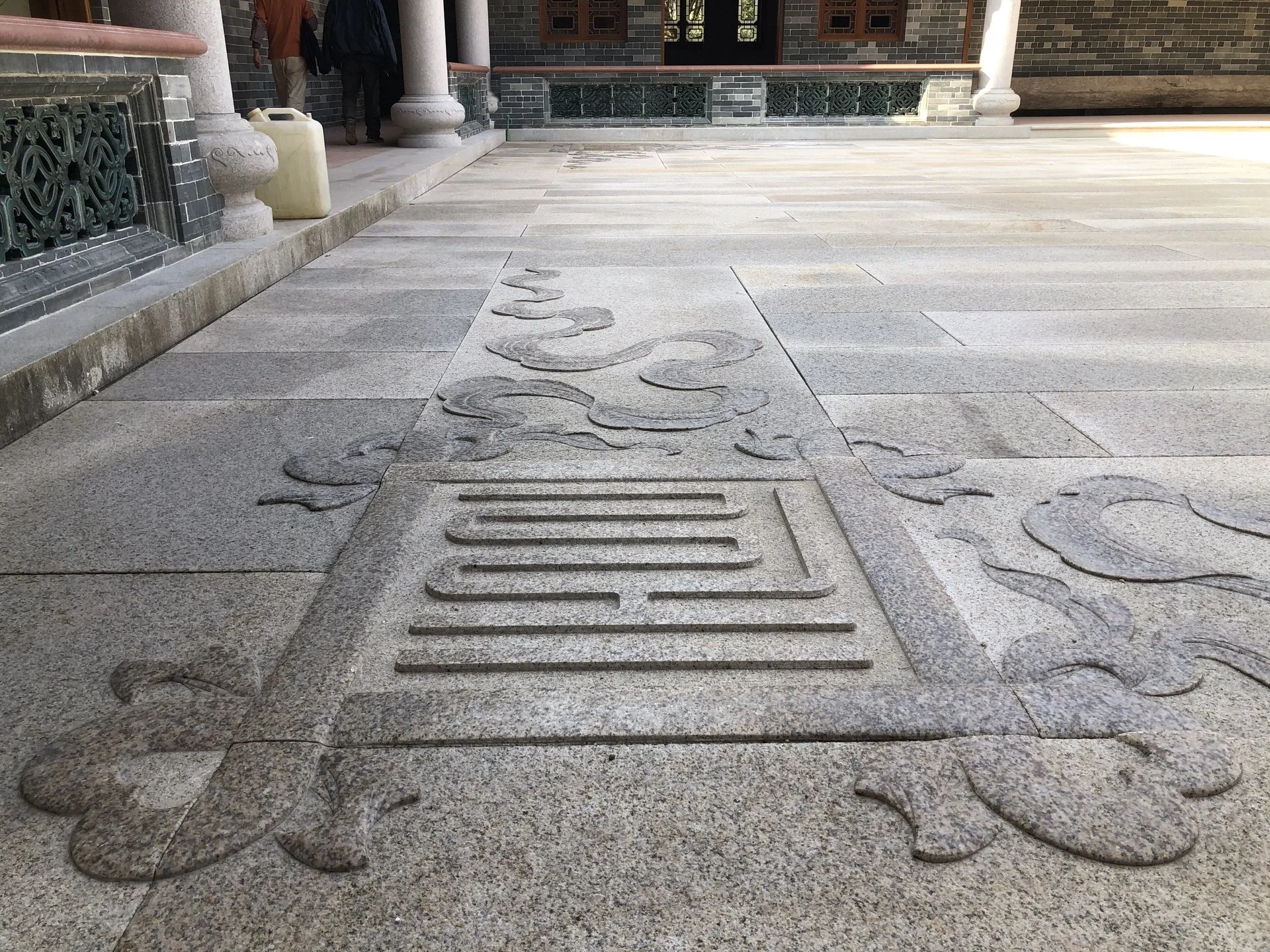 三雕两塑 — 石雕