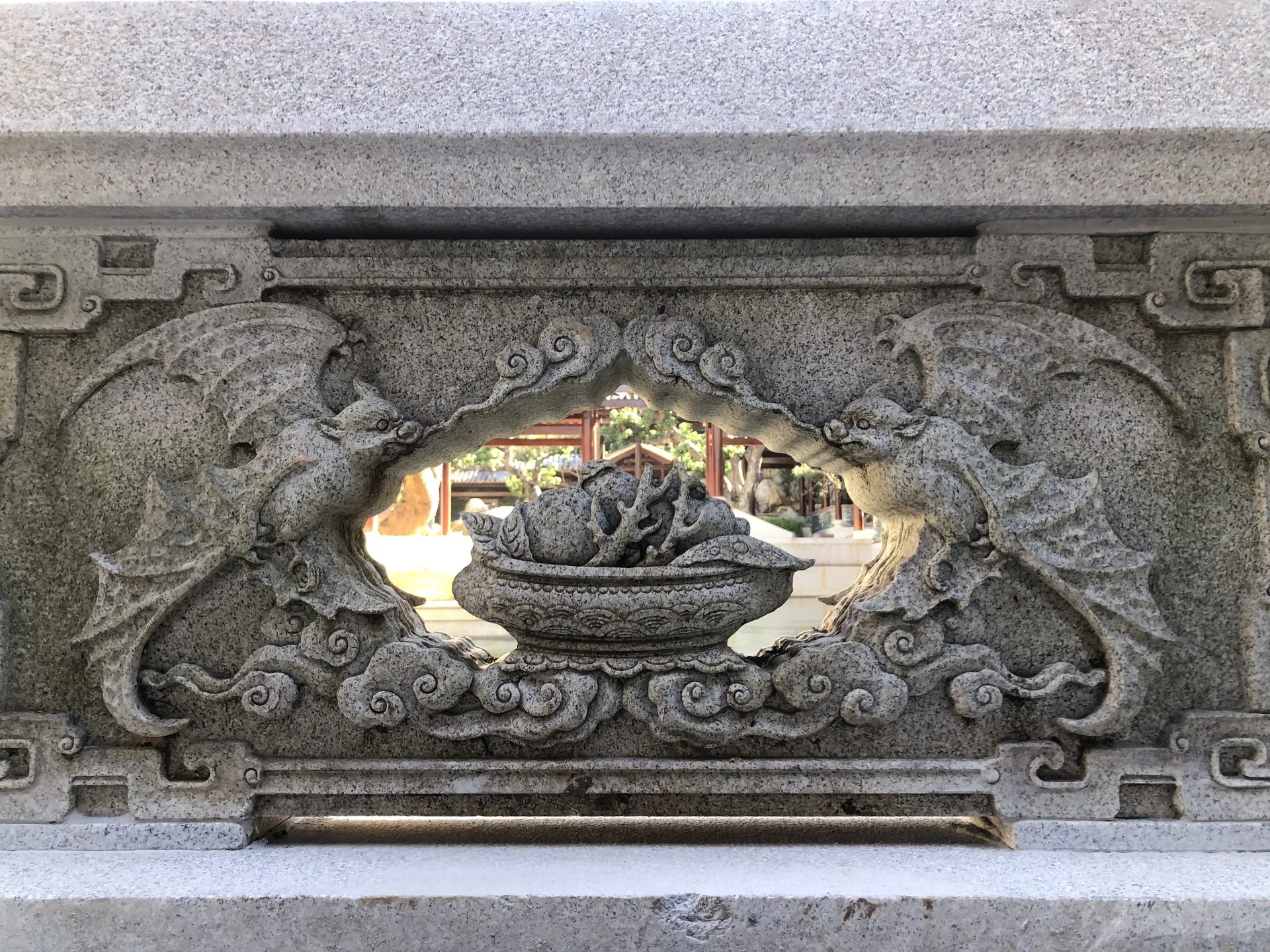 三雕两塑 — 石雕一